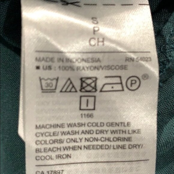 Old Navy Off Shoulder Top Size Small - Picture 5 of 5